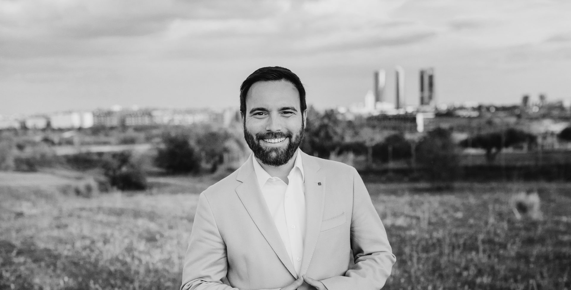 Dress shirt, Flash photography, Smile, Sky, Plant, Beard, Cloud, Neck, Sleeve, Happy