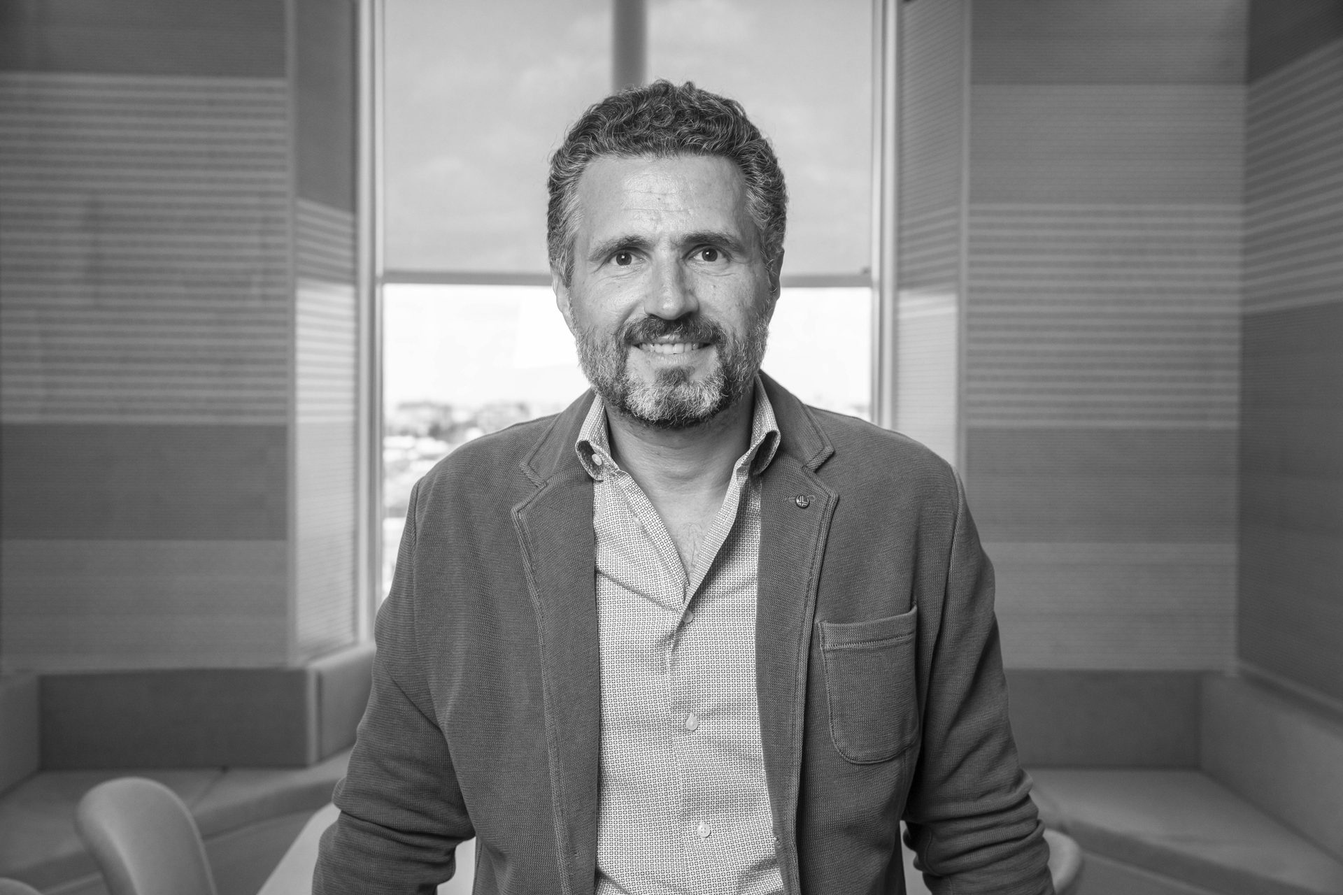 Flash photography, Dress shirt, Beard, Black, Black-and-white, Grey, Style