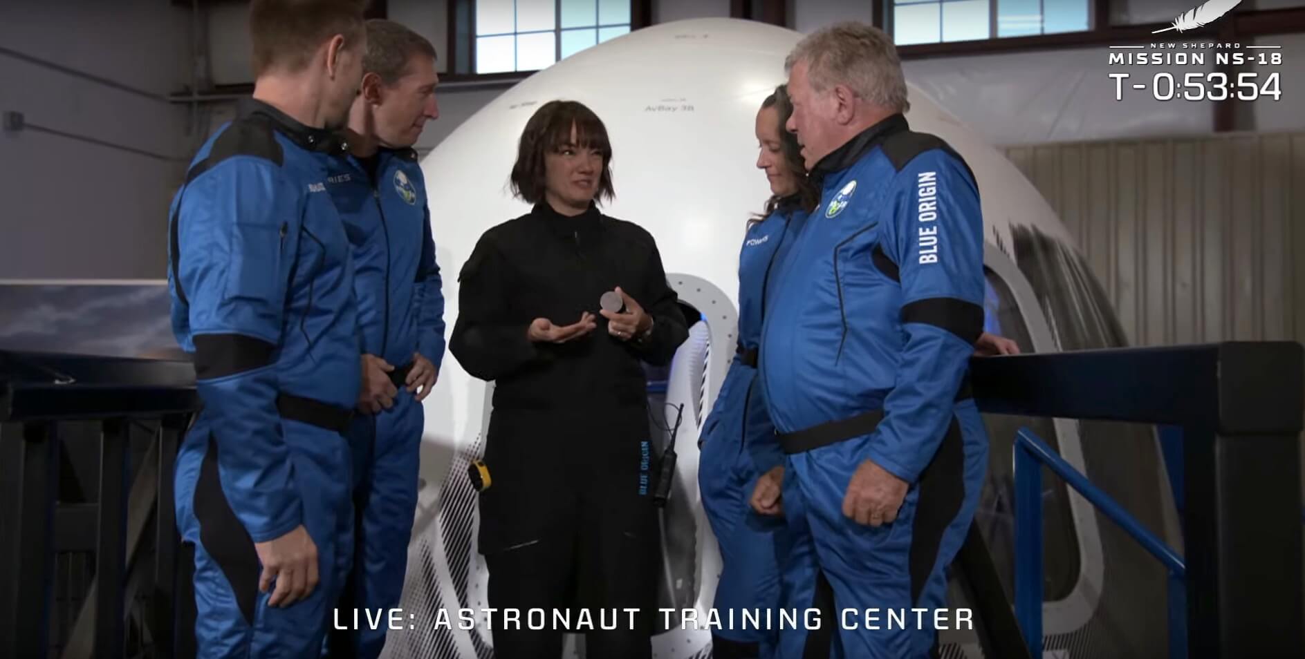 Blue Origin entrega monedas especiales a los astronautas