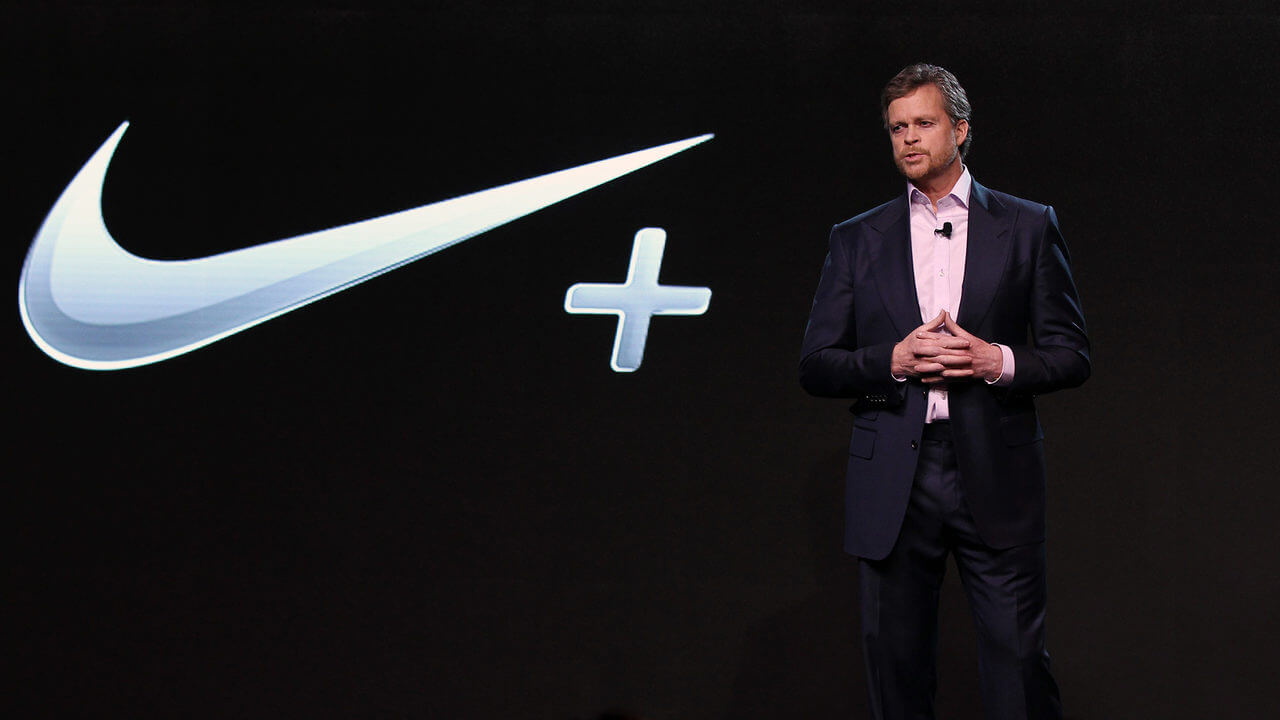 extinción Fanático Recurso El CEO de Nike, Mark Parker, abandona su cargo