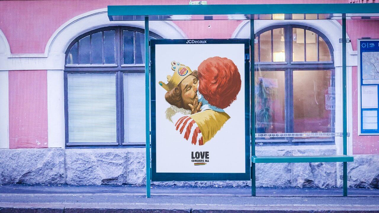 .Cartel del beso entre el emblemático rey de Burger king y el payaso de McDonald's