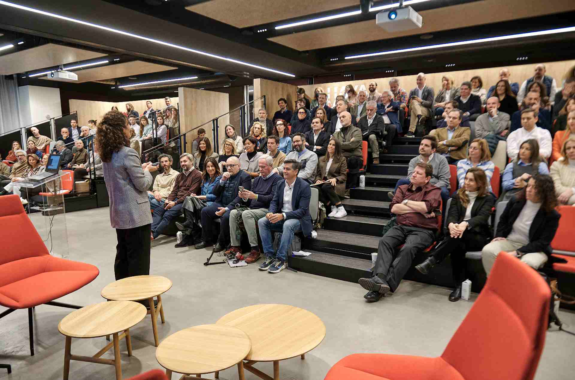 El auditorio durante la charla de Ester García Cosín, CEO de Havas Media