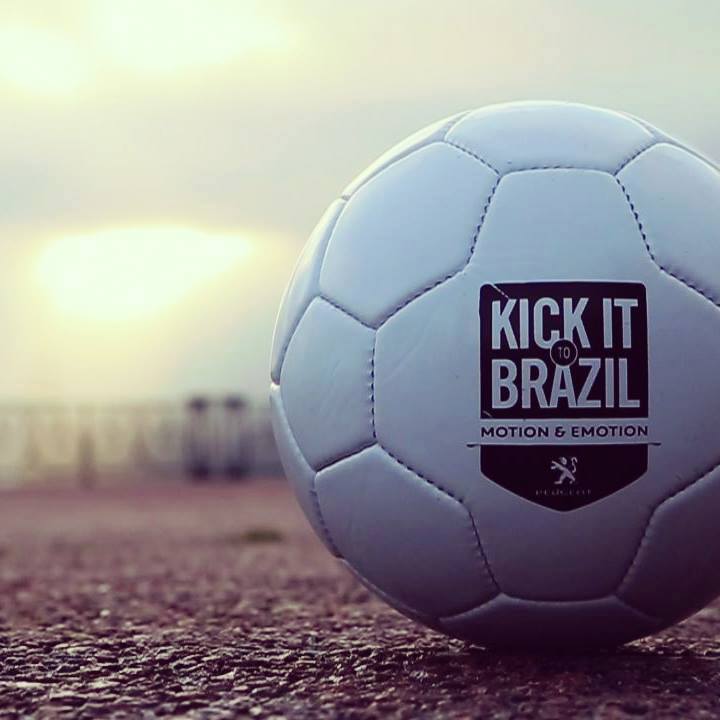 Puegeot intercambia árboles por besos en su Campaña Digital #KickItToBrazil-kick-it-to-brazil-campana-peugeot-beso-balon-brasil