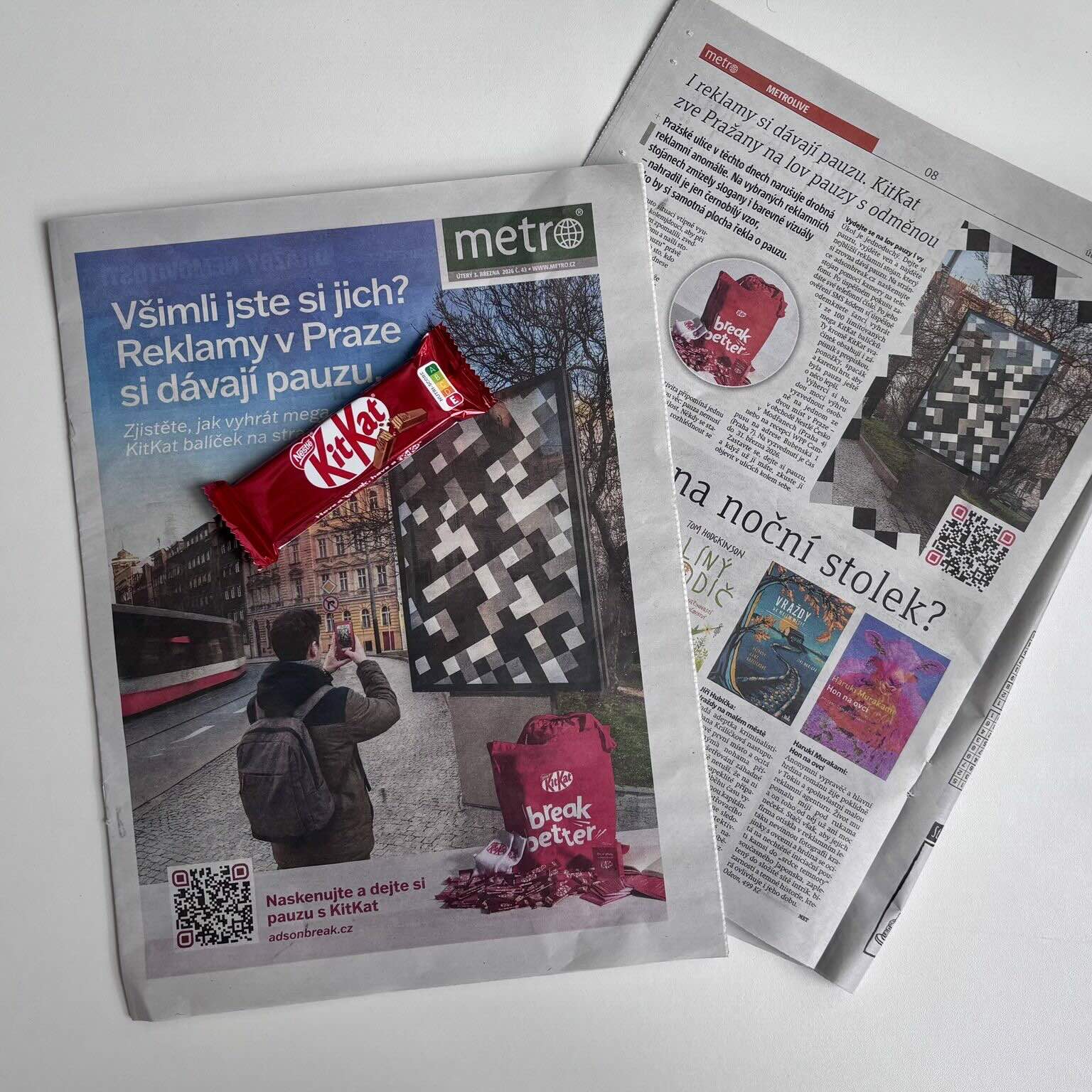 Periódico checo con publicidad de KitKat