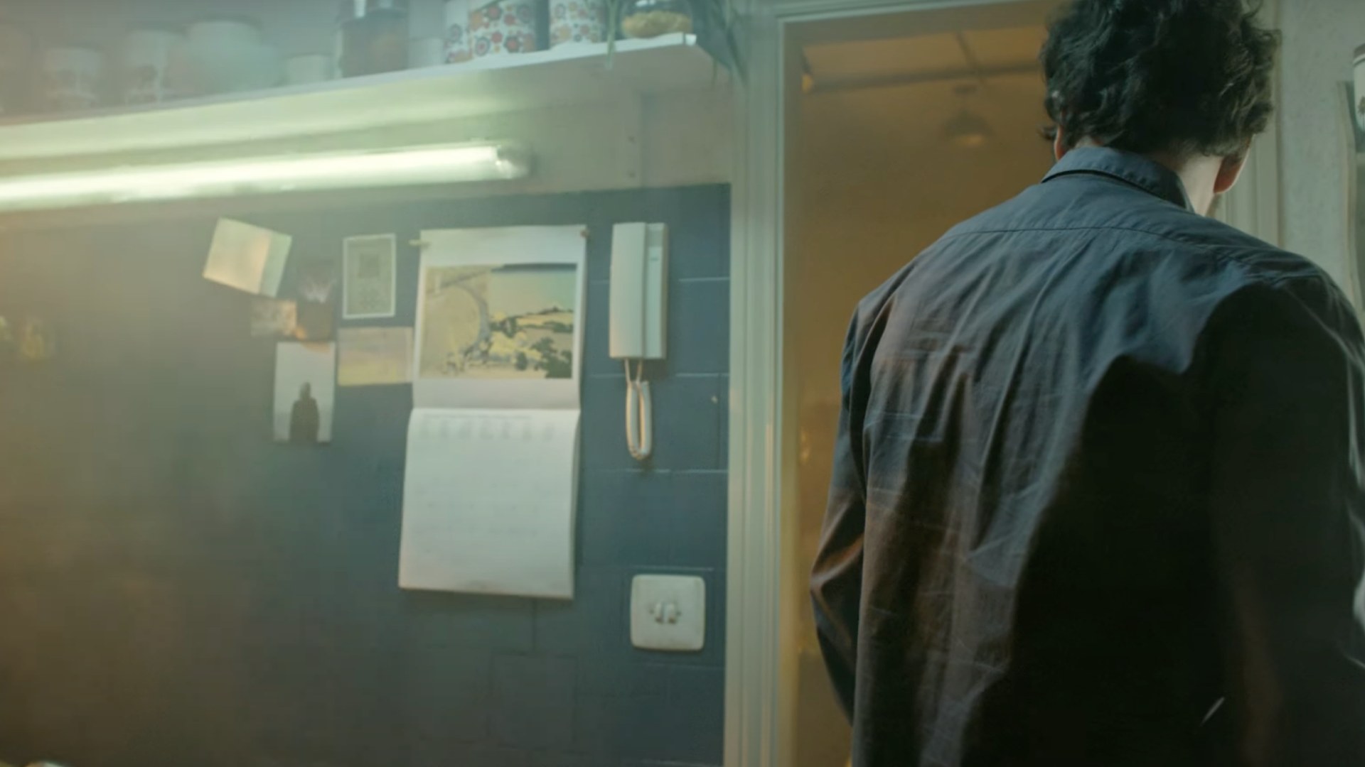 una escena del spot, con la pared protagonista