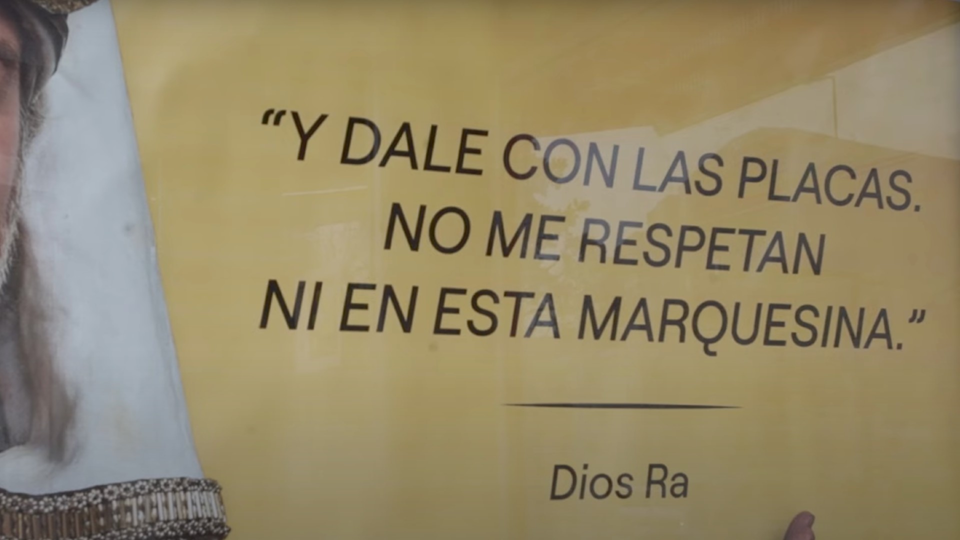 Original de la campaña instalado en la marquesina