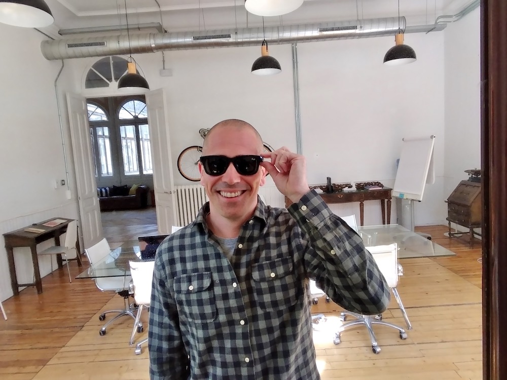 Spectacles: así son las “gafas espía” de Snapchat que graban vídeo con un  toque