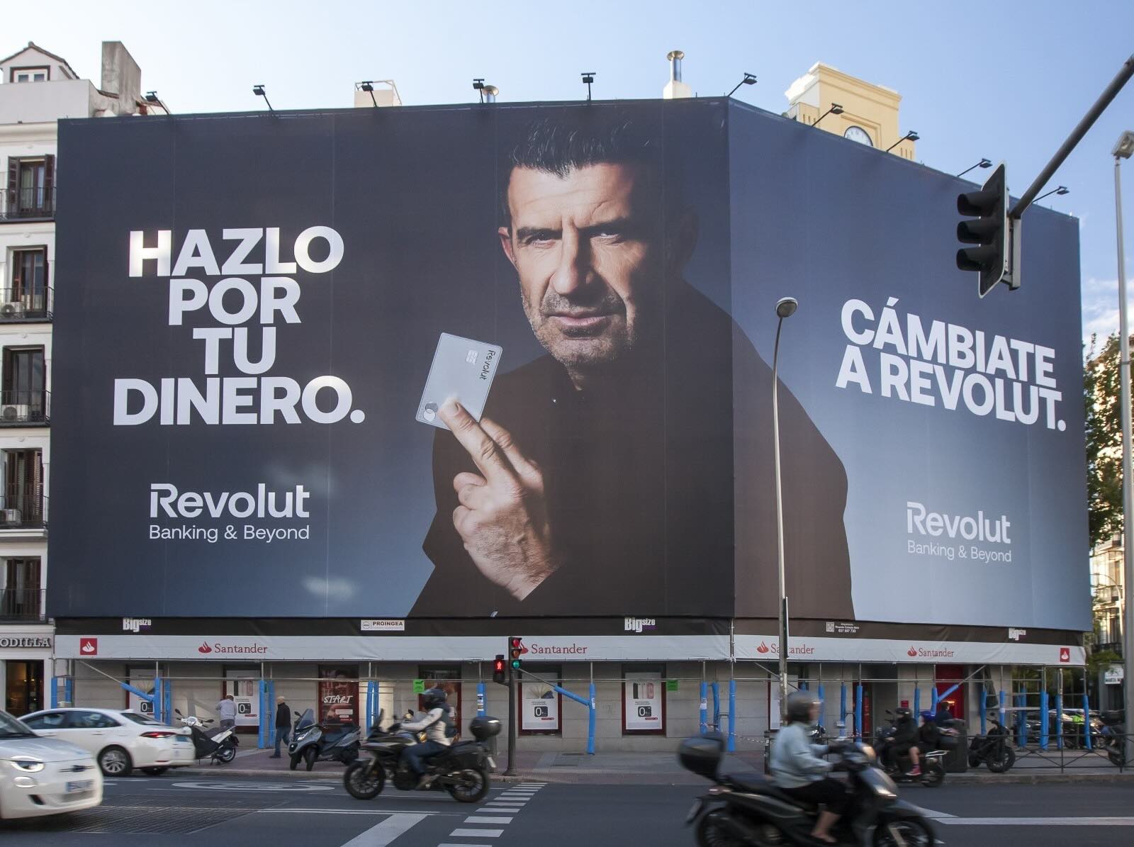 Lona de Revolut protagonizada por Luís Figo