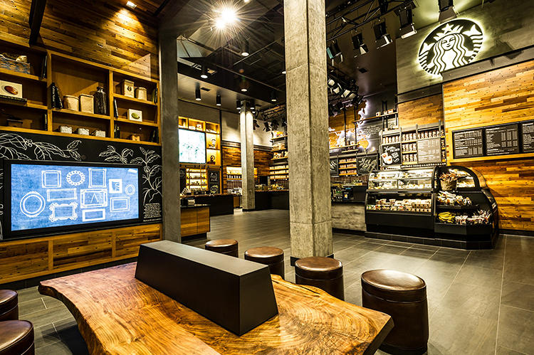 Así es el primer Starbucks de Disneyland-starbucks-disneyland-niños-pizarras
