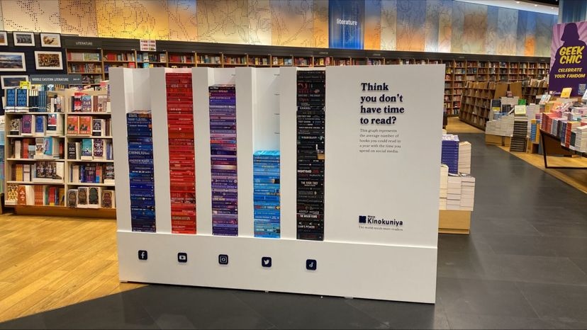 Instalación de la campaña en la librería.