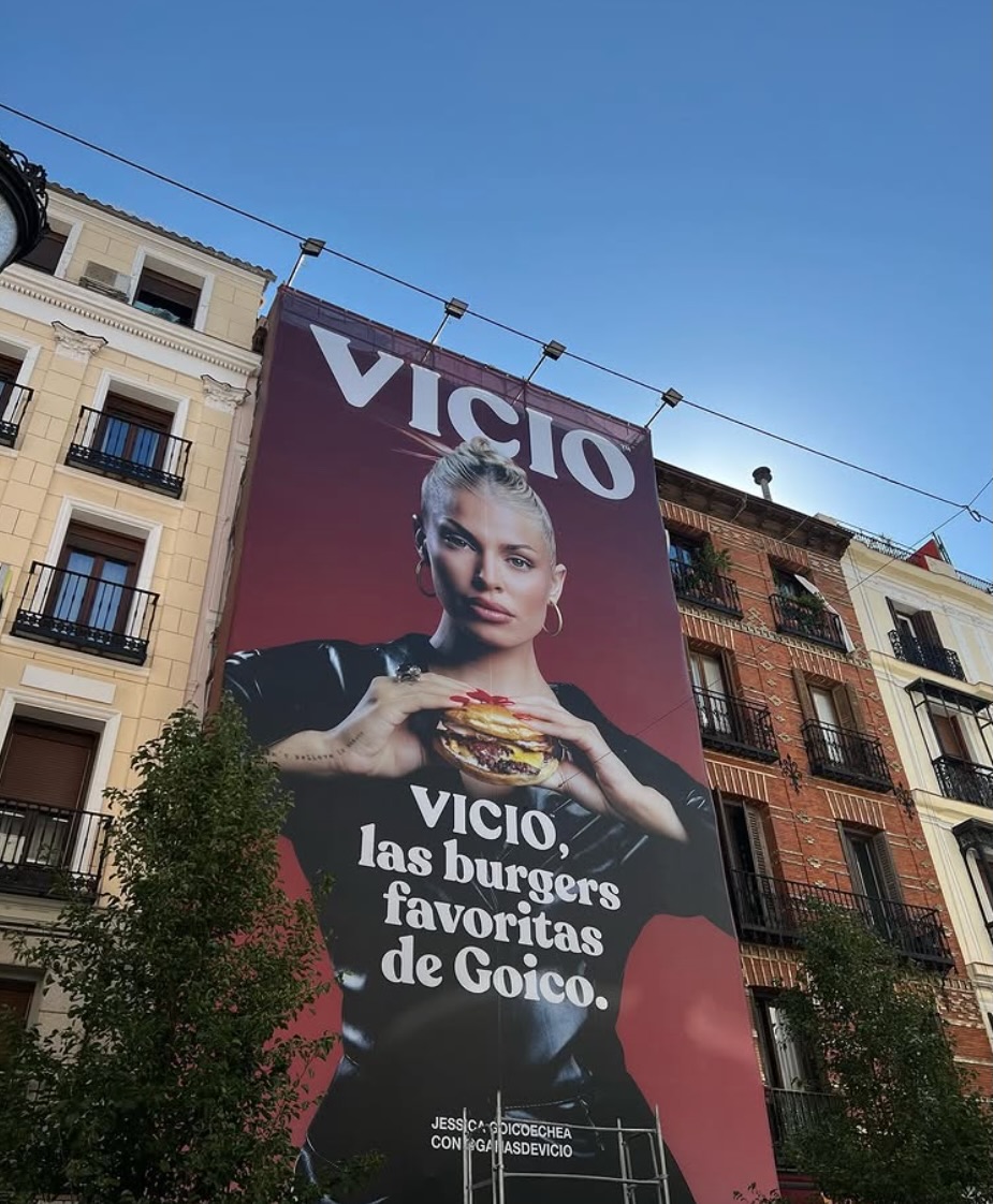 Lona publicitaria de Vicio protagonizada por Jessica Goicoechea