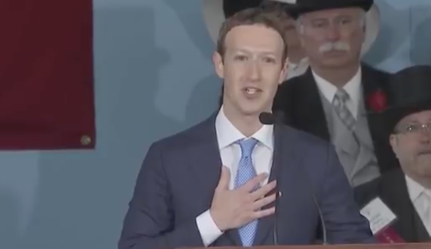 Mark Zuckerberg Da Un Emotivo Discurso En Harvard