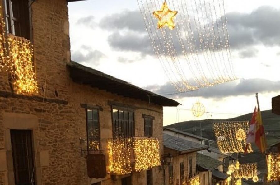 Ferrero Rocher Ilumina El Pueblo Más Especial De España